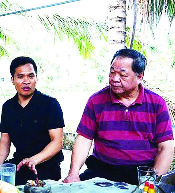 TSKH. Hà Phúc Mịch – Chủ tịch Hiệp hội Nông nghiệp Hữu cơ Việt Nam đến thăm và làm việc tại trang trại cá koi của anh Vũ Văn Quân.