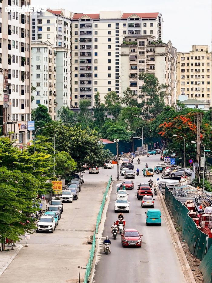 Hiện tuyến đường có mặt cắt ngang gồm 4 làn xe. Trong đó, hai làn đã được hoàn thiện và đưa vào sử dụng phục vụ nhu cầu đi lại của người dân.