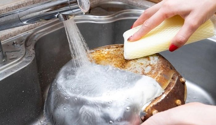 Có nhiều cách xử lý nồi inox bị cháy sém đơn giản, hiệu quả. (Ảnh minh họa)