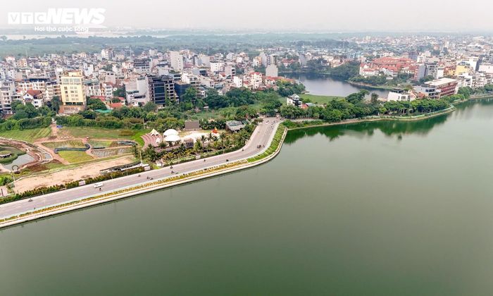 Trong khi đó, một số đoạn như khu vực hồ sen trên phố Nhật Chiêu đã được mở rộng trong những năm gần đây, góp phần cải thiện đáng kể khả năng kết nối giao thông quanh hồ.