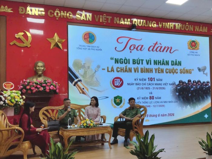 Các khách mời tham dự tọa đàm. Ảnh: Khắc Kiên