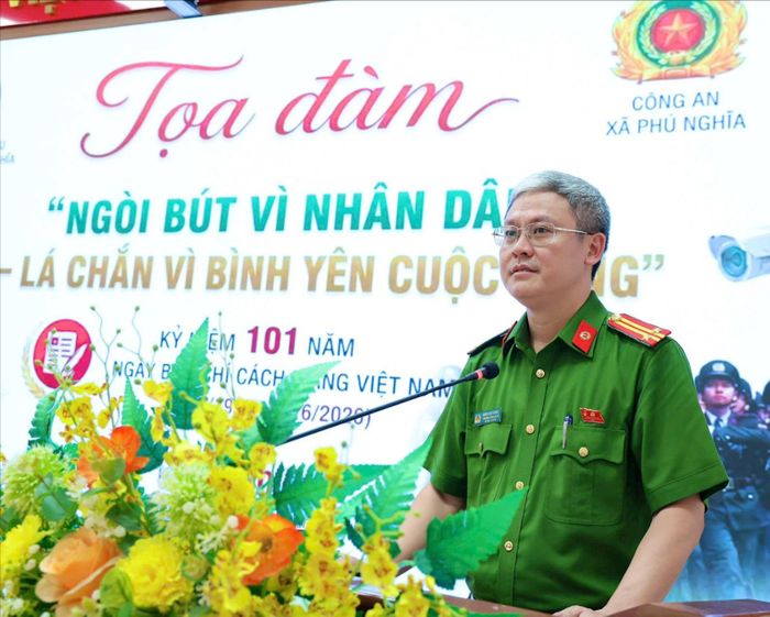 Trưởng Công an xã Đinh Việt Hùng phát biểu. Ảnh: Khắc Kiên