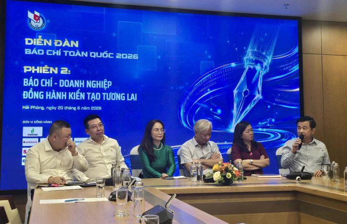 Nhà báo Nguyễn Minh Đức, Phó Giám đốc Cơ quan Báo và Phát thanh, Truyền hình Hà Nội chia sẻ. Ảnh: Anh Tuấn.