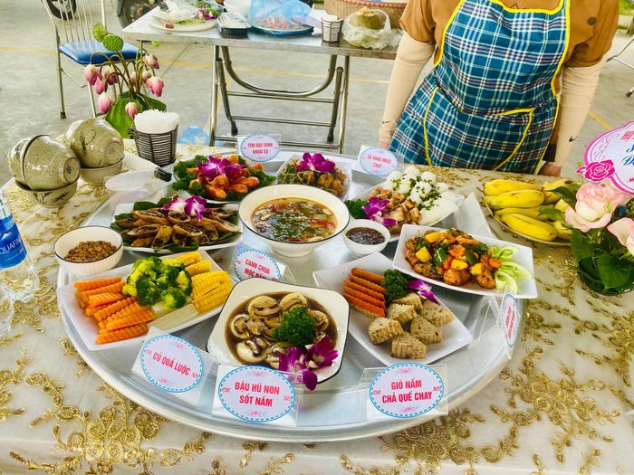 Mâm cơm gia đình của một đội thi được hoàn thành sau 60 phút. Ảnh: Tùng Nguyễn.