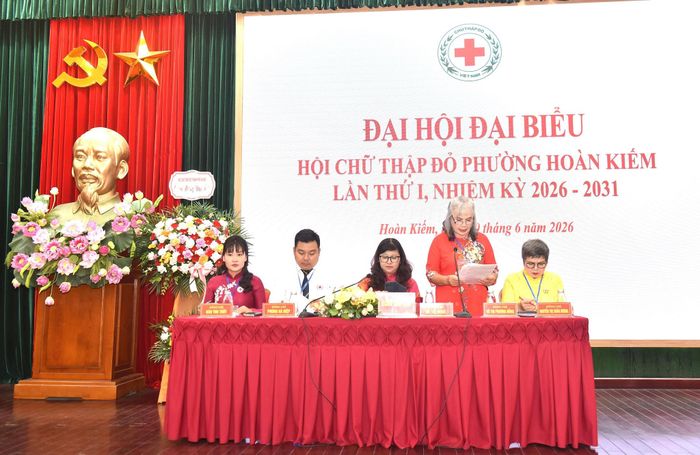 Đoàn Chủ tịch thông qua Chương trình và Quy chế Đại hội. Ảnh: Mộc Miên