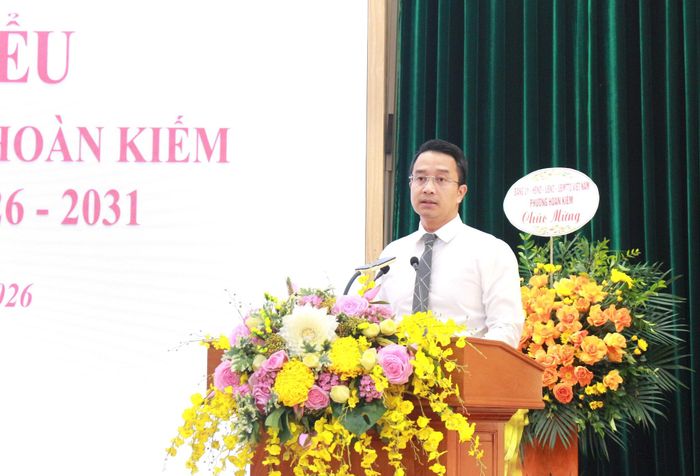 Phó Bí thư Đảng ủy, Chủ tịch UBND phường Hoàn Kiếm Trịnh Hoàng Tùng phát biểu tại Đại hội. Ảnh: Mộc Miên