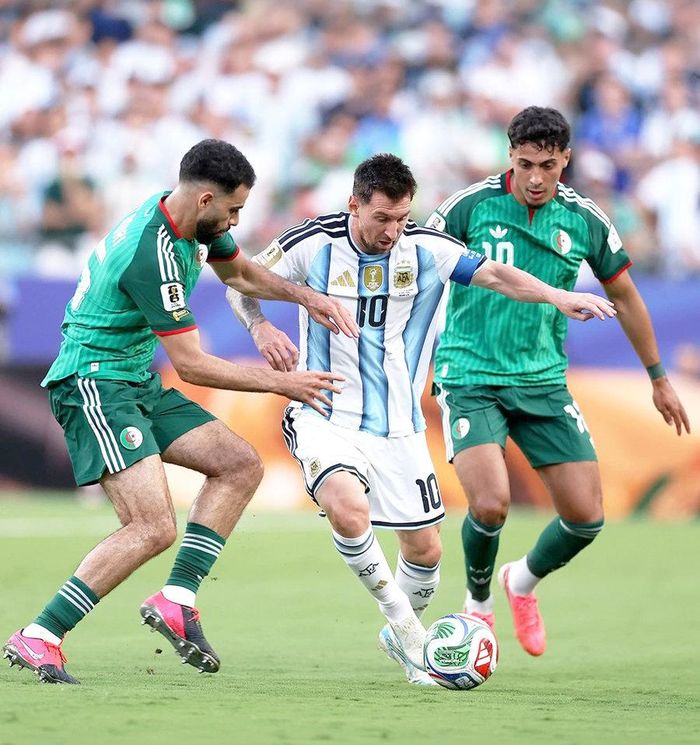 Khả năng Lionel Messi (số 10) xô đổ kỷ lục cầu thủ ghi nhiều bàn thắng nhất lịch sử World Cup hoàn toàn có thể xảy ra ngay tại vòng đấu bảng World Cup 2026. Ảnh: LĐBĐ Argentina