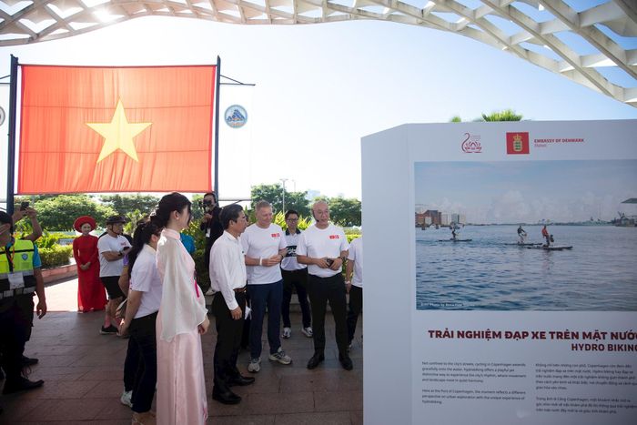 Triển lãm ảnh trưng bày những địa điểm nổi bật của Copenhagen và Đà Nẵng. Ảnh: Đại sứ quán Đan Mạch