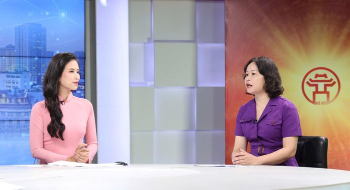 TS Phạm Thị Lan Anh, Trưởng phòng Quản lý Di sản, Sở Văn hóa và Thể thao Hà Nội (bên phải) chia sẻ tại Chương trình. Ảnh: Thanh Hải