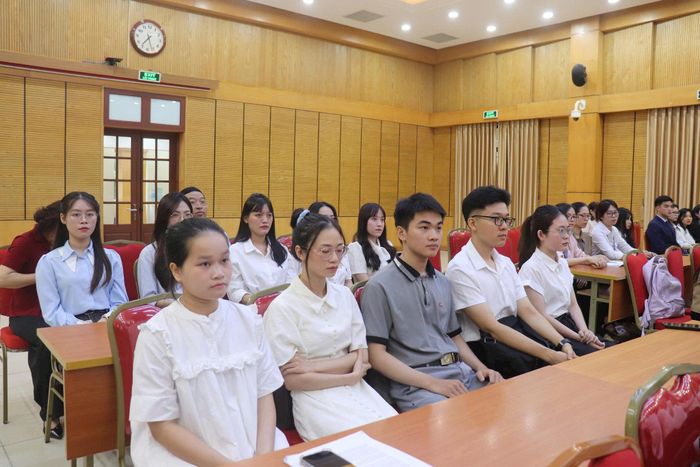 Các thí sinh đủ điều kiện thi vấn đáp. Ảnh: Hiền Chi
