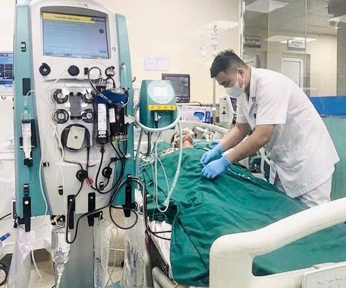 Người bệnh được điều trị tại khoa Hồi sức tích cực chống độc. Ảnh: BVCC