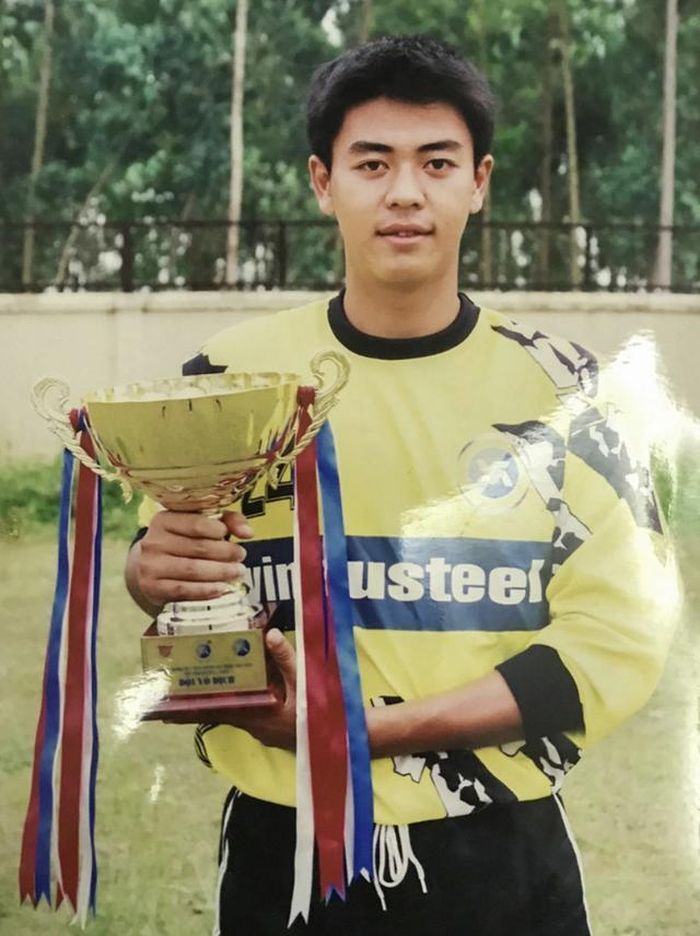 MC Tuấn Tú từng khoác áo U16 Thể Công và cùng đội bóng giành chức vô địch U16 toàn quốc.