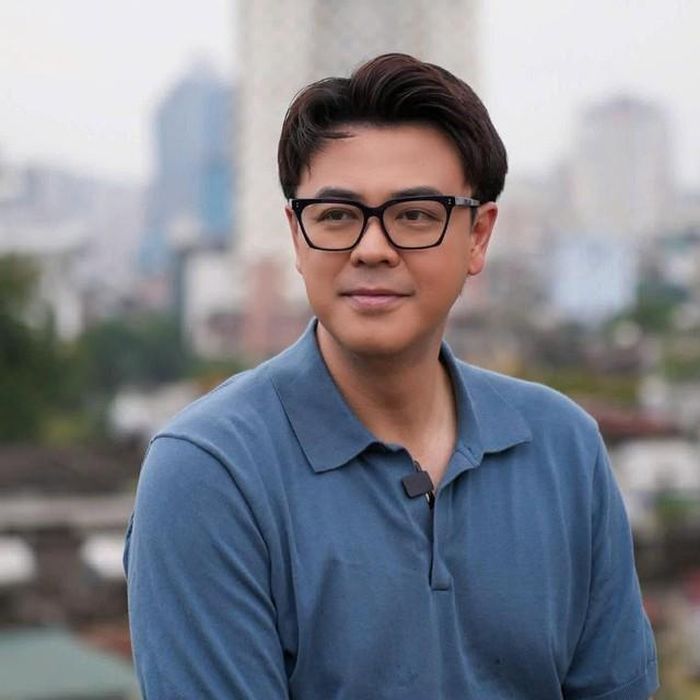 Tuấn Tú đang tham gia phim giờ vàng "Dưới ô cửa sáng đèn".