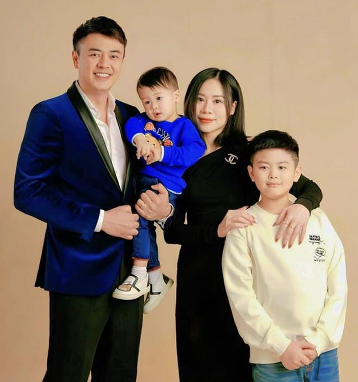 Gia đình nhỏ của MC Tuấn Tú.