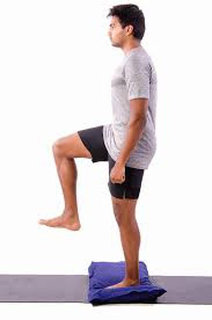 Cách thực hiện bài tập hành quân tại chỗ.