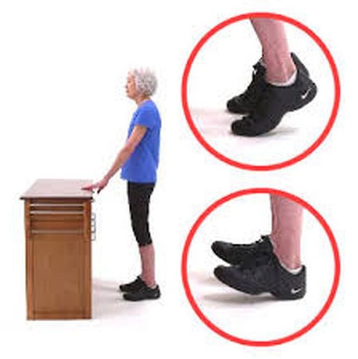 Kiễng gót chân, nâng mũi chân có tác dụng tăng cường lưu thông máu.