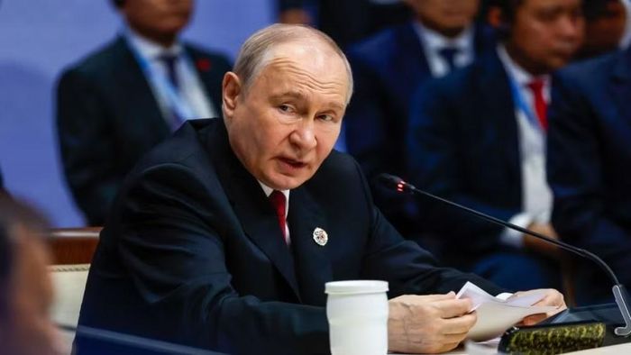 Tổng thống Vladimir Putin cũng đánh giá cao những kết quả hợp tác mà hai nước đạt được trong thời gian qua, đặc biệt là quan hệ chính trị với độ tin cậy cao ngày càng được củng cố, tạo nền tảng vững chắc để tiếp tục mở rộng hợp tác trên nhiều lĩnh vực trong tương lai.