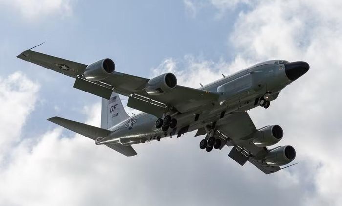 Ngoài nhiệm vụ trinh sát, các UAV còn có thể thực hiện tác chiến điện tử, chuyển tiếp tín hiệu hoặc bảo vệ đội hình trên không, qua đó mở rộng đáng kể vai trò của RC-135 Rivet Joint trong tương lai.