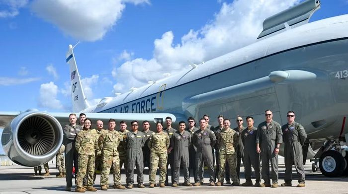 Theo ông, công ty hiện cũng đang làm việc với nhiều nhà sản xuất UAV khác nhau để xây dựng giải pháp phù hợp cho RC-135 Rivet Joint.