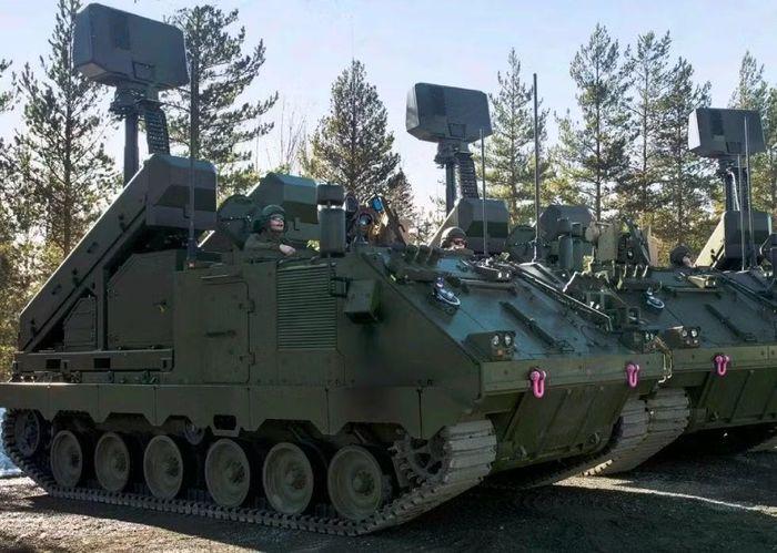 Tập đoàn Kongsberg đã tính đến khả năng tích hợp tên lửa AIM-9x Block 2 theo yêu cầu của khách hàng. Bệ phóng được thiết kế mang theo tới 4 đạn đánh chặn.