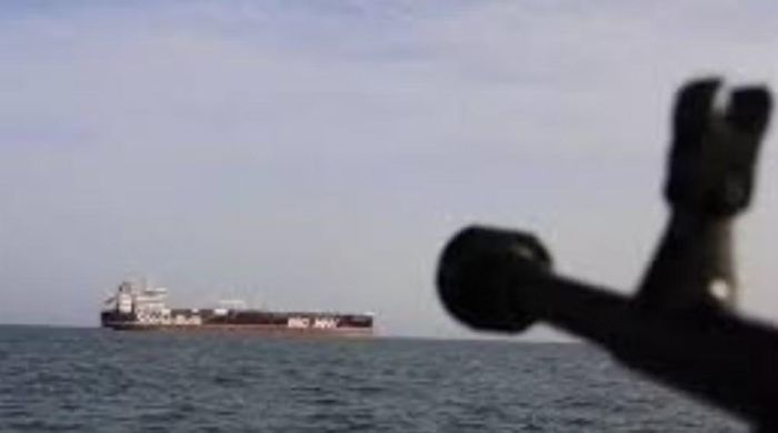 "Eo biển Hormuz sẽ không quay trở lại các điều kiện như trước xung đột. Iran có quyền chủ quyền đối với eo biển Hormuz và tất nhiên chúng tôi sẽ thu phí các dịch vụ", ông Ghalibaf tuyên bố.
