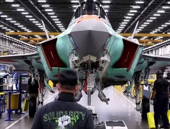 Với phi đội 64 tiêm kích F-35 phiên bản mới nhất, Không quân Ba Lan có thể tạm yên tâm đã chiếm ưu thế lớn trước Nga, khi số lượng Su-57 vẫn còn quá ít.