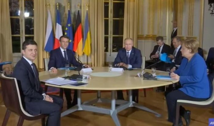 "Tôi đề xuất một cuộc gặp", ông Zelensky viết, đồng thời cho rằng con đường hướng tới hòa bình cần bắt đầu bằng đối thoại trực tiếp ở cấp cao nhất.