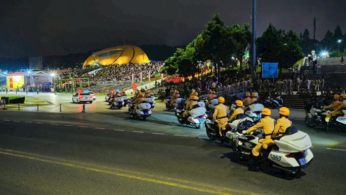CSGT đang diễn tập tại quảng trường Lâm Viên.