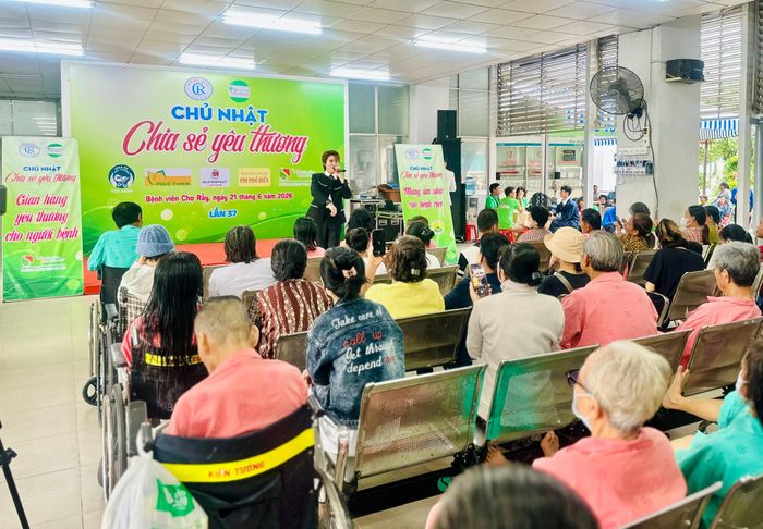  Chương trình “Chủ nhật chia sẻ yêu thương” lần thứ 37. Ảnh: THẢO PHƯƠNG 