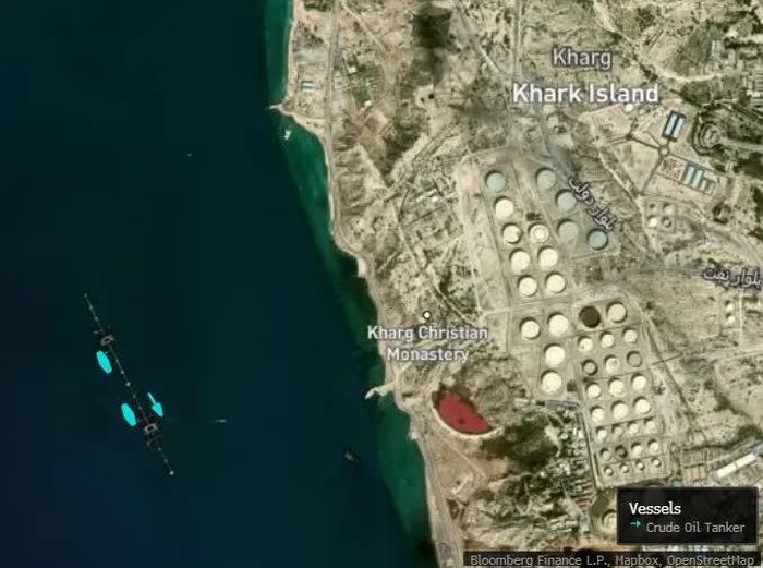  Ba tàu chở dầu thô siêu lớn đã cập bến tại cảng dầu đảo Kharg của Iran vào thứ Bảy, ngày 20/6/2026. 