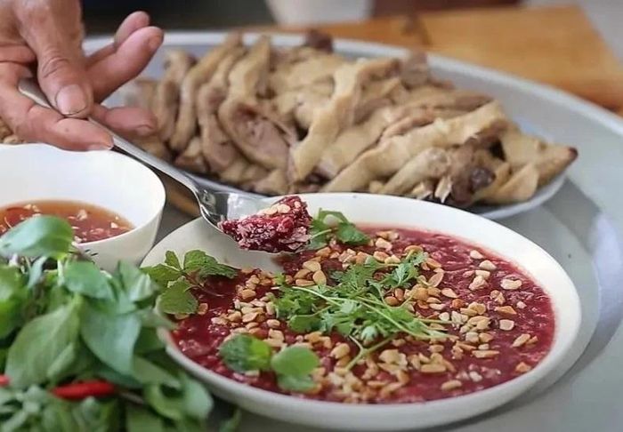 Chỉ trong hai ngày, 9 người phải nhập viện với các triệu chứng rối loạn tiêu hóa sau khi ăn tiết canh tại một quán ăn ở Hưng Yên. Ảnh minh họa: Bếp Xưa.