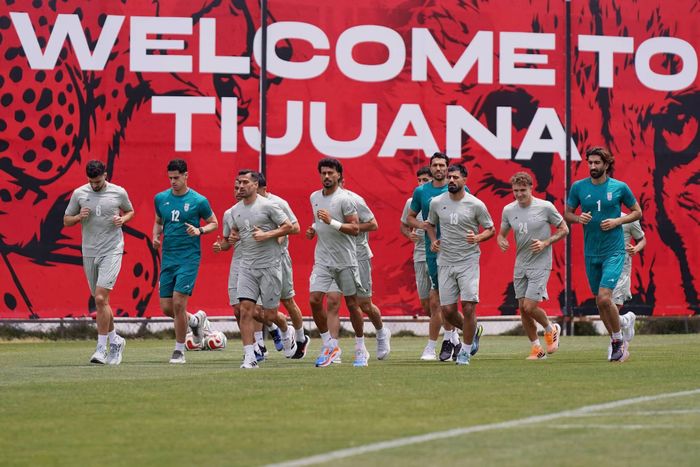  Các cầu thủ Iran trong buổi tập tại Trung tâm Xoloitzcuintle ở Tijuana (Mexico) ngày 11/6. Ảnh: Reuters. 