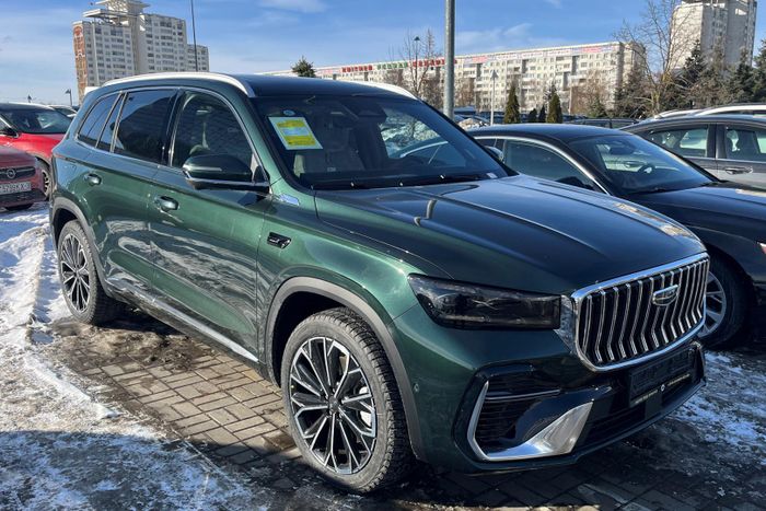  Geely cũng đang phát triển công nghệ động cơ mới. Hãng đã tạo ra một động cơ có hiệu suất nhiệt đạt 48,41% và cải thiện khả năng tiết kiệm nhiên liệu của hệ thống hybrid i-HEV nhờ ứng dụng trí tuệ nhân tạo (AI). 