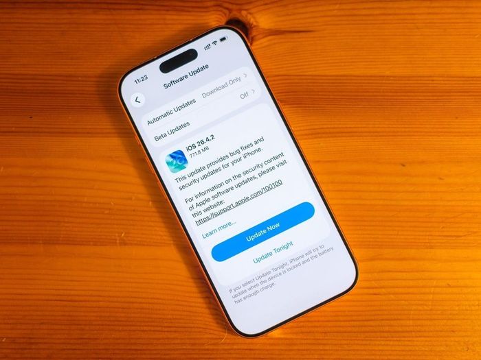  Màn hình nâng cấp iOS trên iPhone. Ảnh: CNET. 