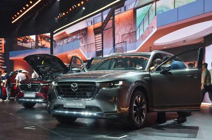 Các dòng xe thuộc phân khúc cao cấp của Mazda vẫn dùng logo bản cũ. Ảnh: Phúc Hậu.