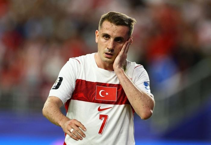 Kerem Aktürkoglu bị chỉ trích sau phản ứng gay gắt với cổ động viên Thổ Nhĩ Kỳ ở trận gặp Paraguay.