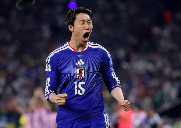Daichi Kamada tái lập kỷ lục World Cup của tuyển Nhật Bản.