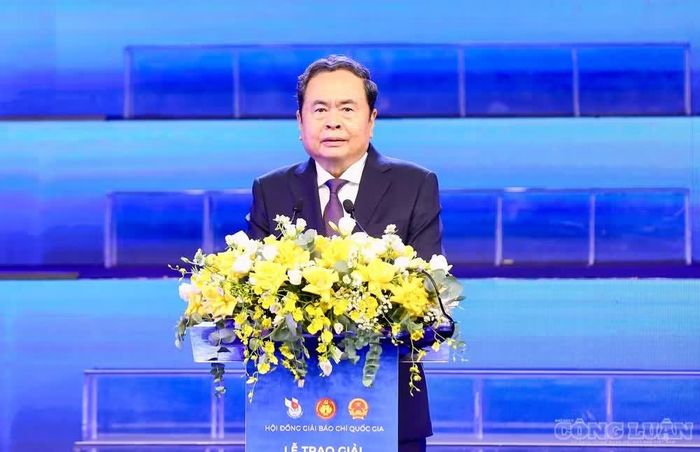  Chủ tịch Quốc hội Trần Thanh Mẫn: báo chí phải tiên phong đổi mới, để gánh vác trách nhiệm lớn hơn. 