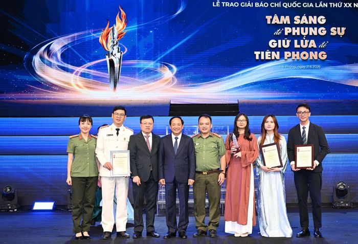  Với chủ đề "Tâm sáng để phụng sự - Giữ lửa để tiên phong", Lễ trao Giải Báo chí Quốc gia lần thứ XX tôn vinh những đóng góp của người làm báo đối với đất nước và xã hội. 