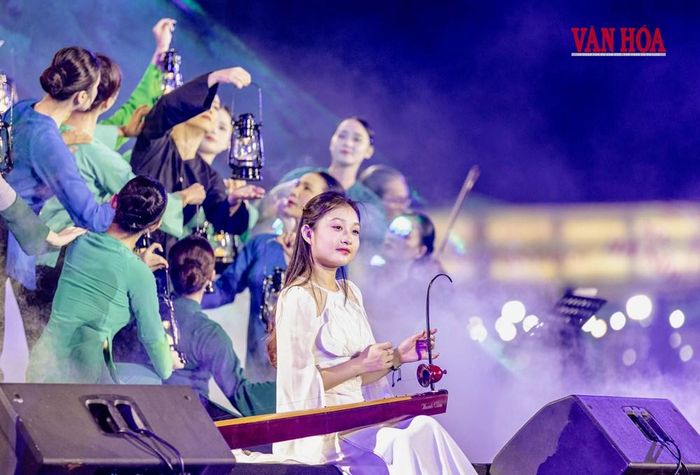 Những giai điệu về mẹ và quê hương được tái hiện qua ngôn ngữ nghệ thuật đương đại, đưa khán giả trở về với những giá trị nhân văn bền vững vượt qua thời gian.