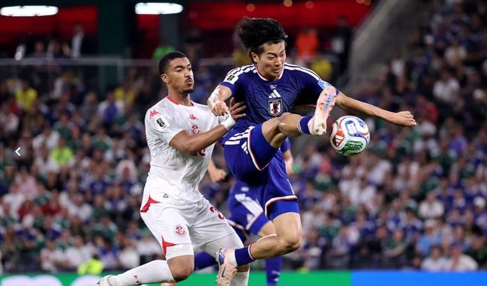 Tuyển Nhật Bản (áo xanh) giành chiến thắng đậm nhất trong lịch sử tham dự các kì World Cup