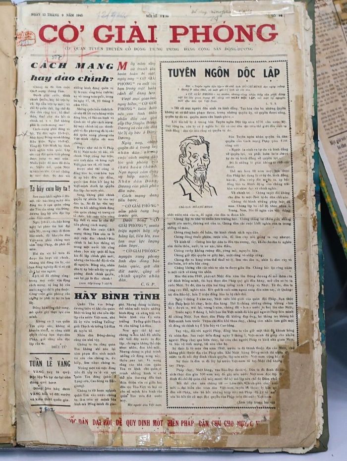 Tờ báo "Cờ Giải phóng" ra ngày 12/9/1945. Ảnh: Khánh Hòa - TTXVN
