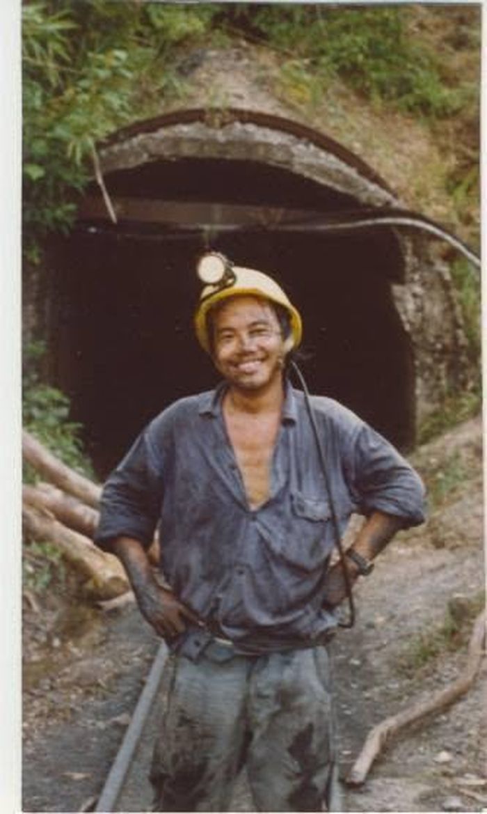 Nhà báo Huỳnh Dũng Nhân trong lần tác nghiệp ở mỏ than Mông Dương