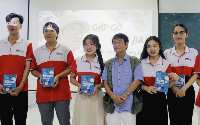 Nhà báo Huỳnh Dũng Nhân được biết đến là người truyền lửa nghề báo cho rất nhiều phóng viên trẻ