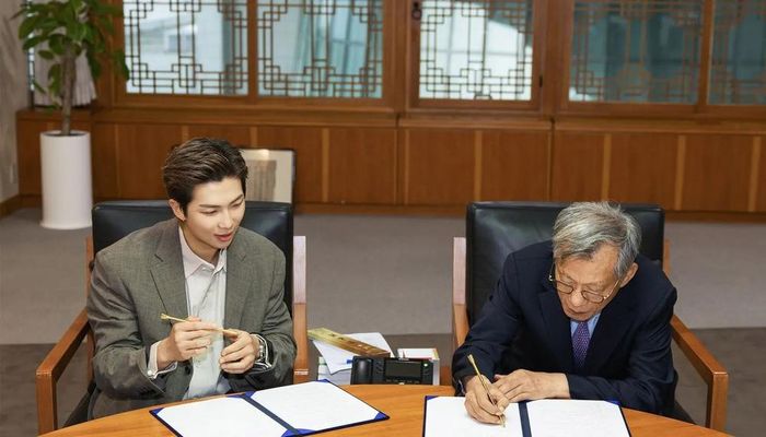 RM được Giám đốc Bảo tàng Quốc gia Hàn Quốc bổ nhiệm làm đại sứ quan hệ công chúng toàn cầu vào ngày 19/6