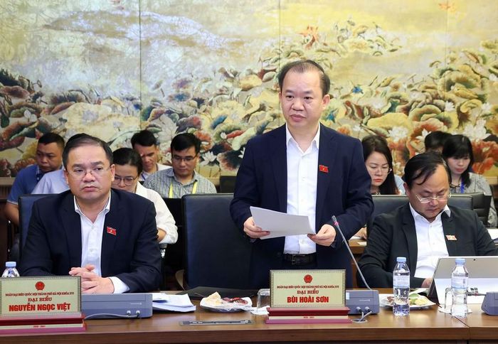 PGS-TS, ĐBQH Bùi Hoài Sơn phát biểu trong thảo luận ở tổ tại kỳ họp thứ Nhất, Quốc hội Khóa XVI, sáng 20/4/2026