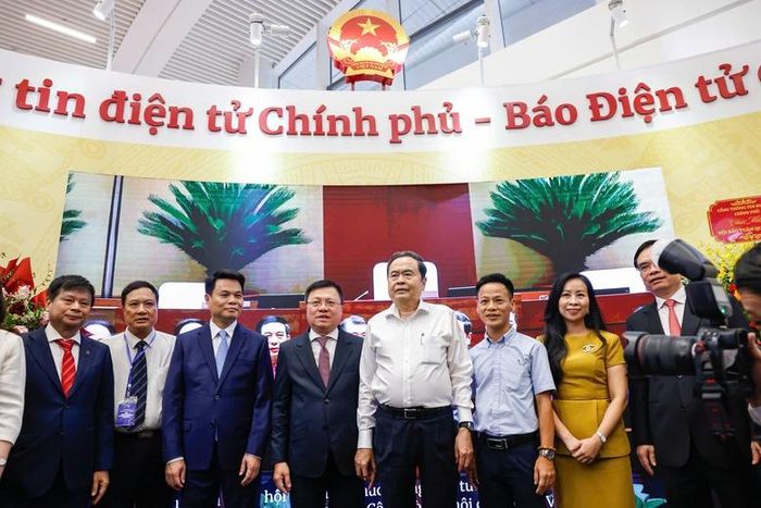 Ủy viên Bộ Chính trị, Chủ tịch Quốc hội Trần Thanh Mẫn thăm gian trưng bày của Cổng TTĐT Chính phủ, Báo Điện tử Chính phủ tại Hội báo Toàn quốc 2026 - Ảnh: VGP/Thái Sơn