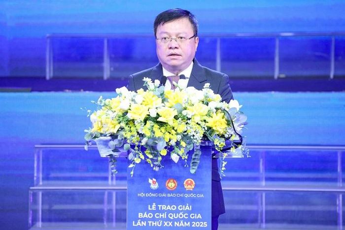 Phó Trưởng Ban Tuyên giáo và Dân vận Trung ương, Chủ tịch Hội Nhà báo Việt Nam, Tổng Biên tập Báo Nhân dân, Trưởng Ban Chỉ đạo Giải Báo chí quốc gia Lê Quốc Minh phát biểu khai mạc Lễ Trao giải - Ảnh: VGP/Thái Sơn