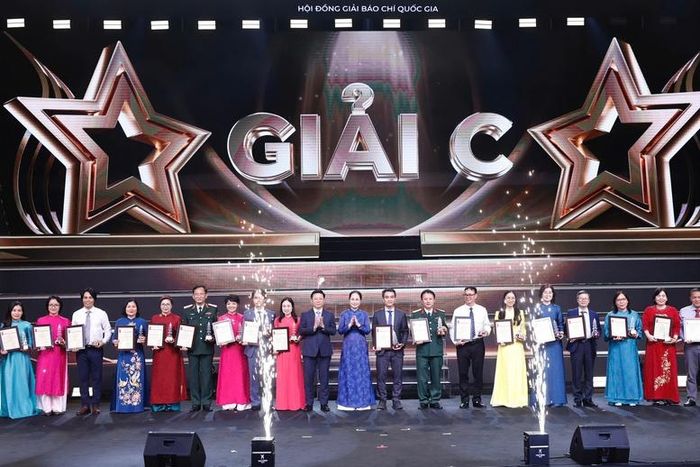 Báo điện tử Chính phủ được trao tặng giải C Giải báo chí Quốc gia - Ảnh: VGP/Thái Sơn