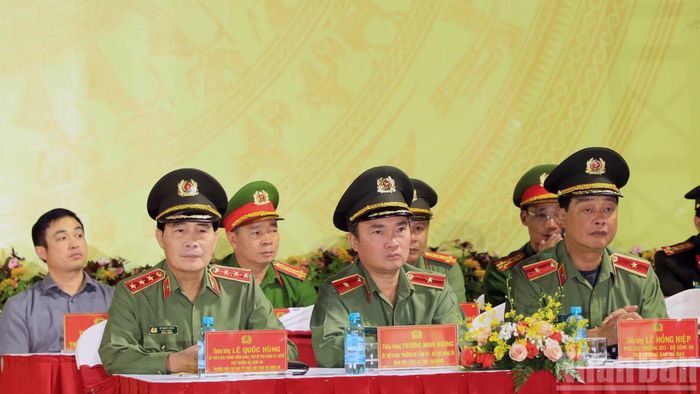 Đại biểu dự lễ khai mạc.
